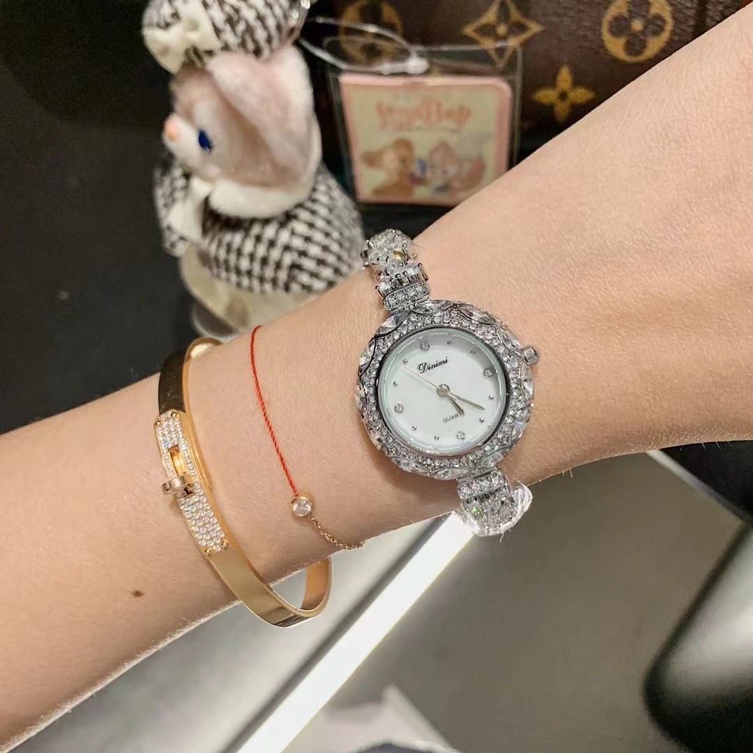 Exquisito y elegante reloj de  - Luxury Watch Value reseña y precio